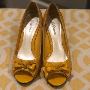 Size 6 Delicious brand yellow open toe heels